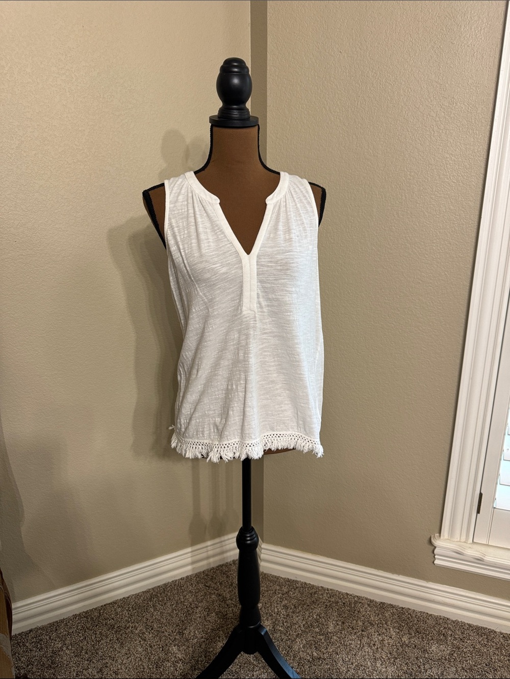Lilly Pulitzer White Sleeveless V-Notch Top with Crochet Fringe